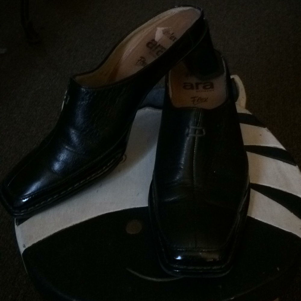 ARA black leather mule